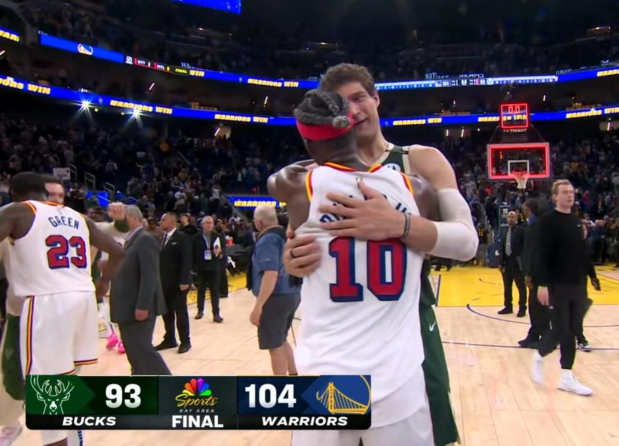 包含巴特勒重返赛场，败北首场状态出色，雄鹿观众沸腾！的词条