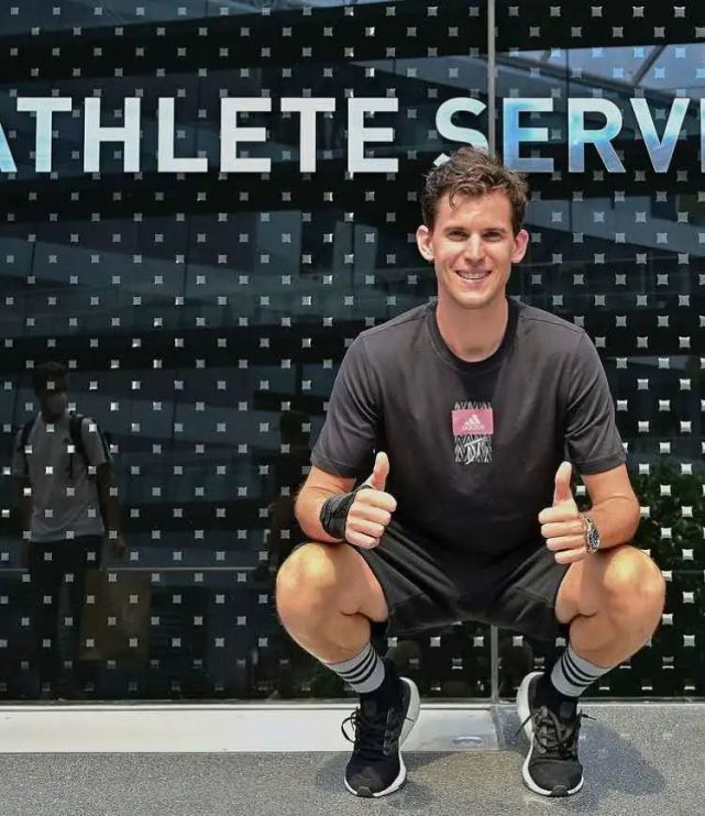 开云官网首页 - 蒂姆迎来二十赛季出色发挥，塞尔维亚队观众热烈欢呼！