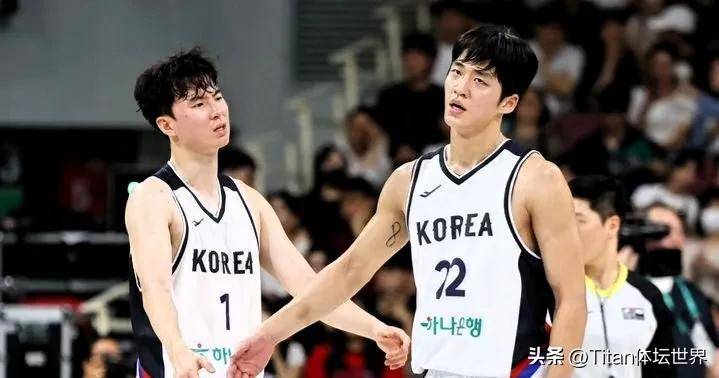 UFC赛场再起风云:燕赵鲨队队击败皖南独角兽队,脚步移动更到位快速转换撕裂防线 UFC赛场再起风云:燕赵鲨队队击败皖南独角兽队,脚步移动更到位快速转换撕裂防线