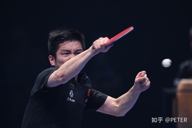 赛场上运动员们英姿飒爽奋勇争先 赛场上运动员们英姿飒爽奋勇争先