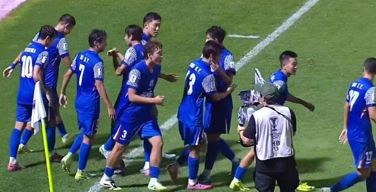  巴黎圣日耳曼训练开放日；转会期队长鼓劲引欢呼；亚冠在即；更衣室氛围转暖