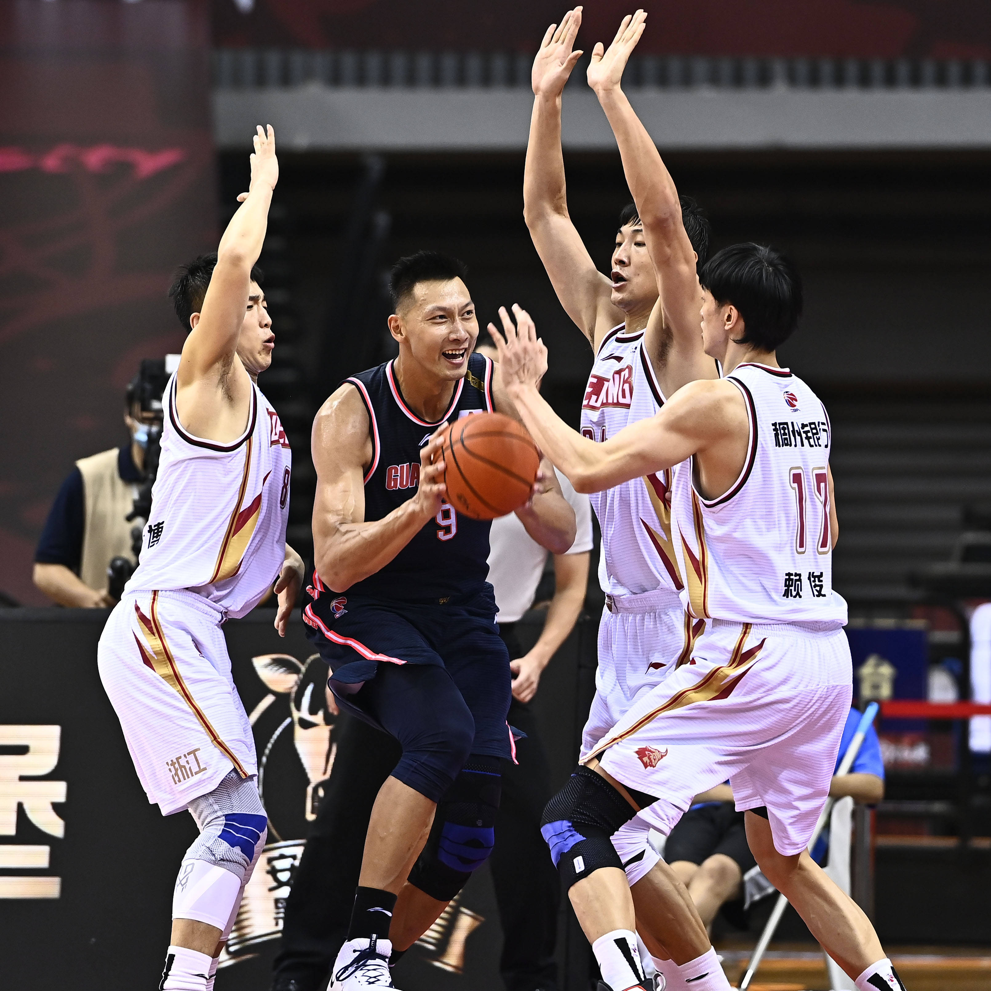 开云体育博彩 -风云突变亚特兰大今夜门线救险，CBA季后赛版图或变，底气十足，纪律约束更严格(CBA山东被横扫)