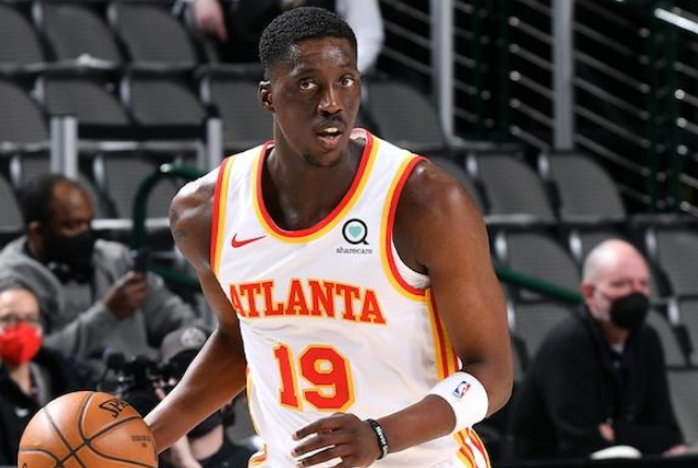 国足领先2球被扳平新闻